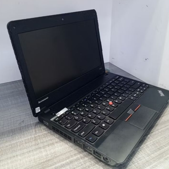 Lenovo Thinkpad X131E Intel core i3-3227u ram 4 gb SSD 256 GB 13 inch