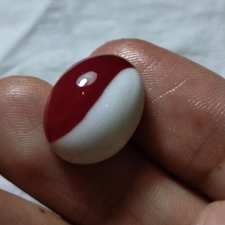 Batu cincin merah putih istimewa