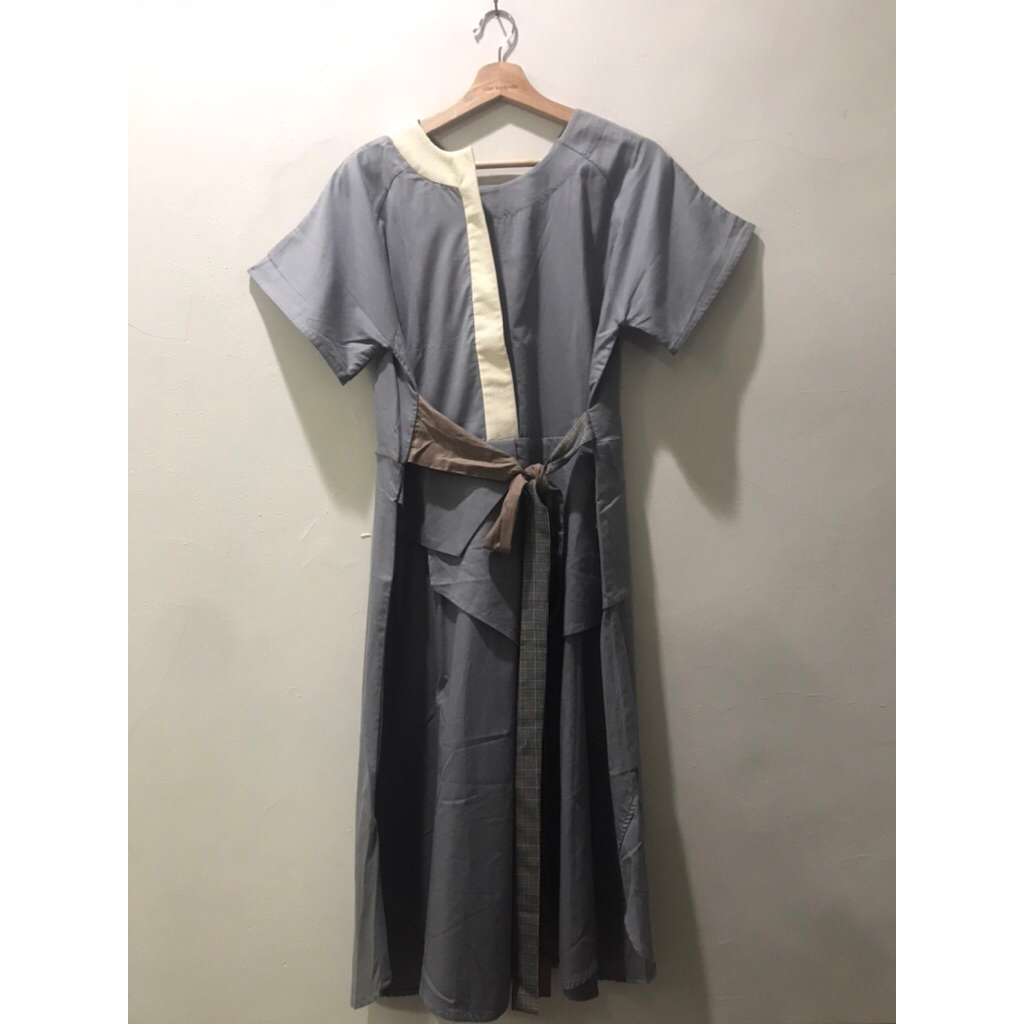 OLINE WORKROBE - ASYM COLLAR MIDI DRESS IN GREY