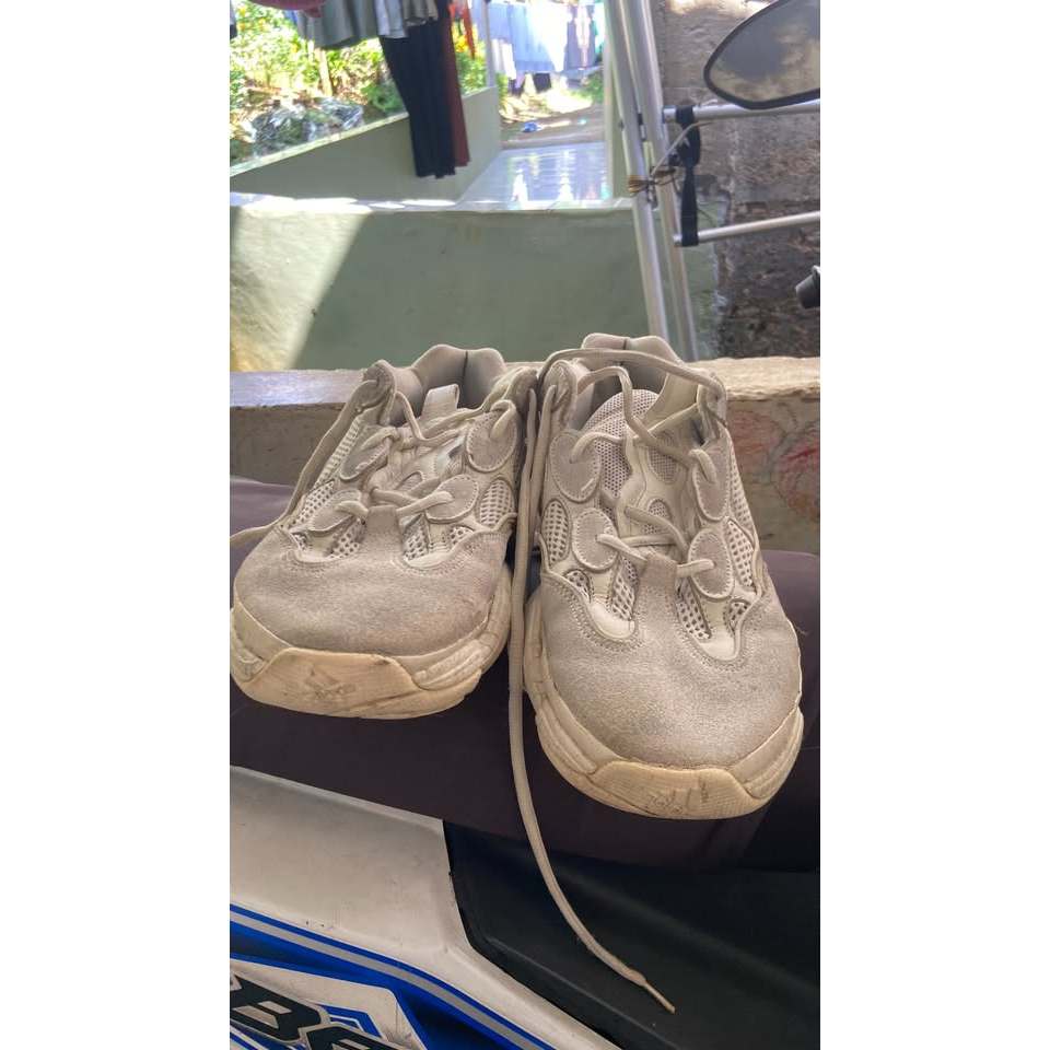 Preloved Sepatu Adidas Yeezy sz 43