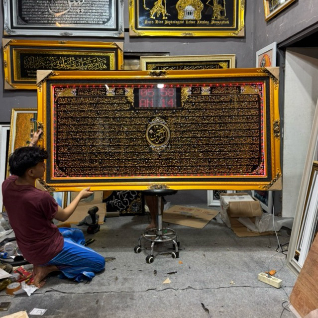 Hiasan Dinding Kaligrafi Ar Rahman dan Jam Adzan otomatis