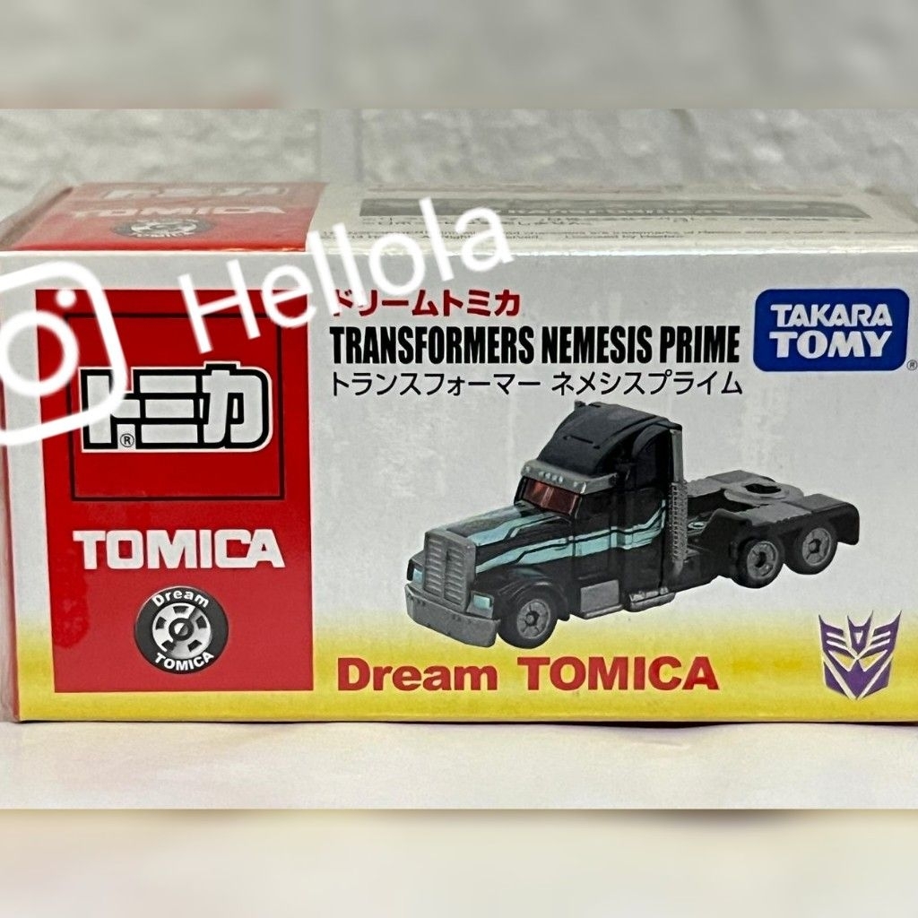 Mobil mainan TOMICA