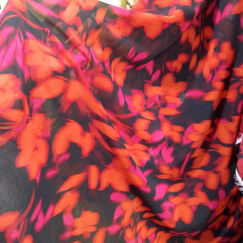 Kain Sifon Ceruty Motif Bunga Besar  Merah Pink Cerah / Bahan Dress Gamis Jilbab Printing Rm