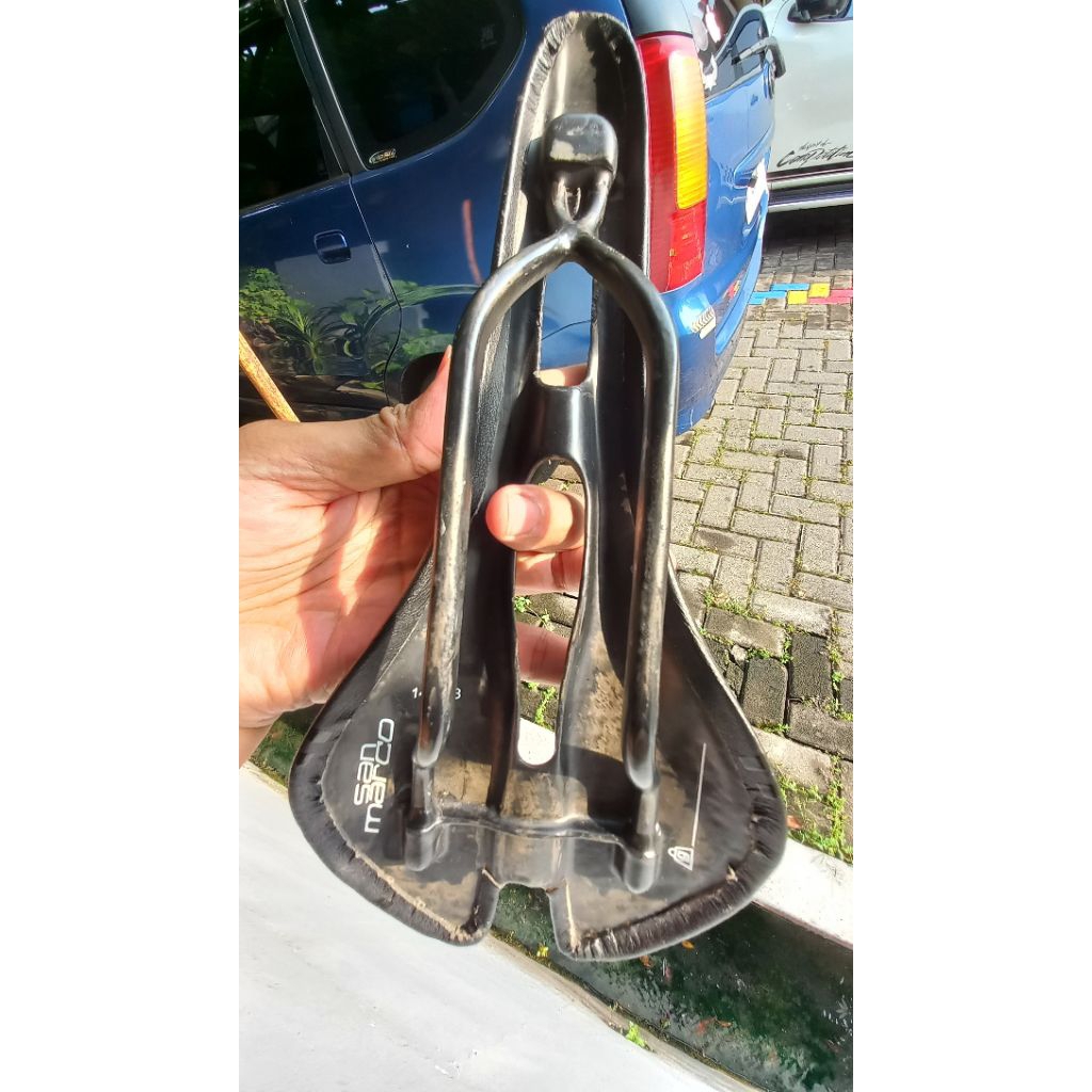 Sadel Sepeda Full Carbon