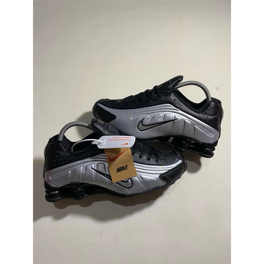 NIKE SHOX R4 SILVER BLACK