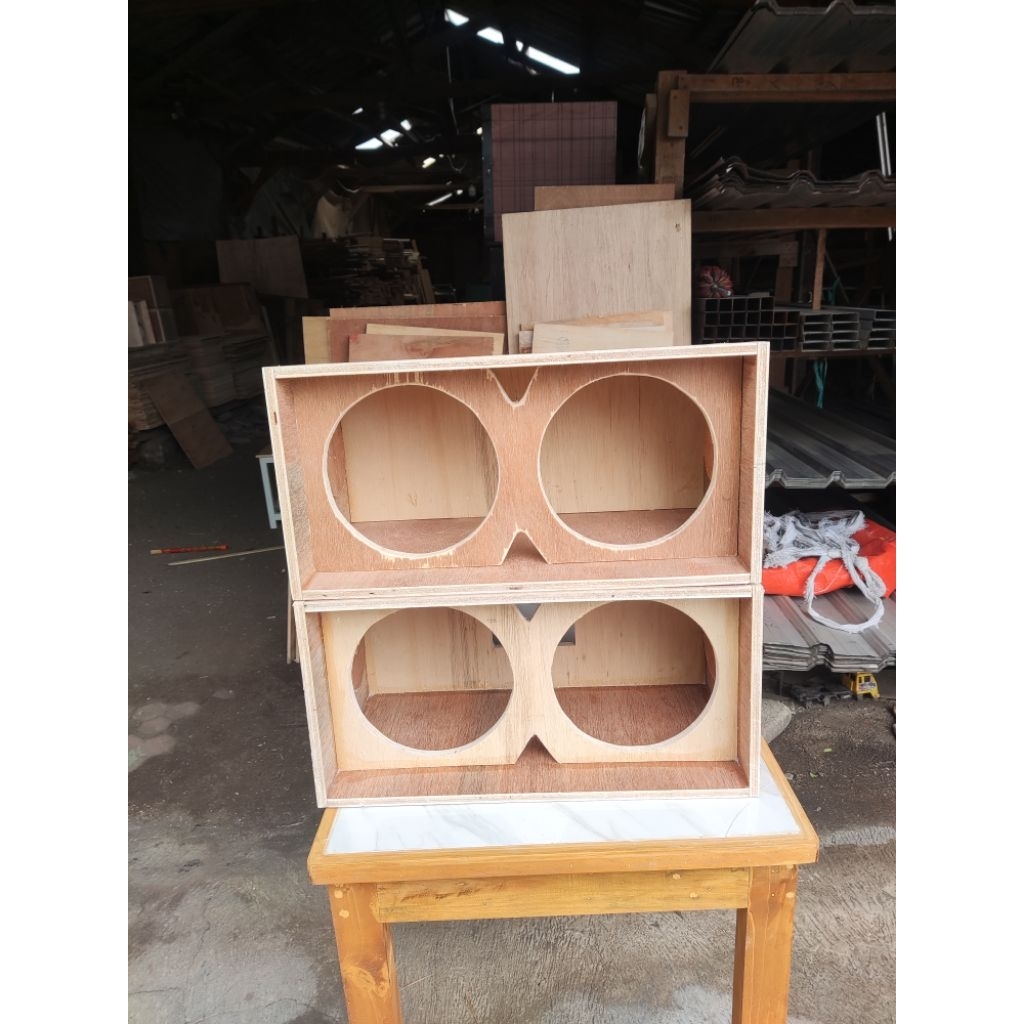 BOX SPEAKER LINE ARRAY DOUBLE 8 INCH TEBAL TRIPLEK 12MM