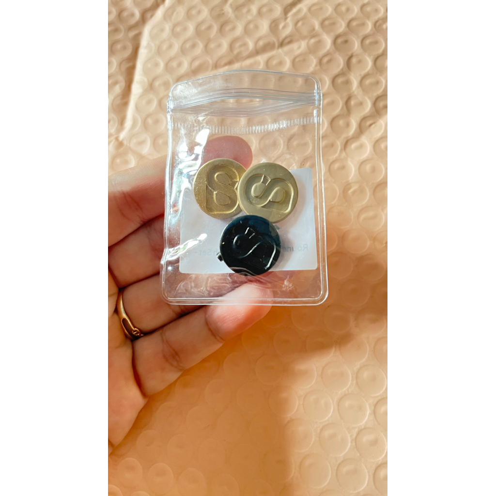 Signature Brooch Set Buttonscarves pin