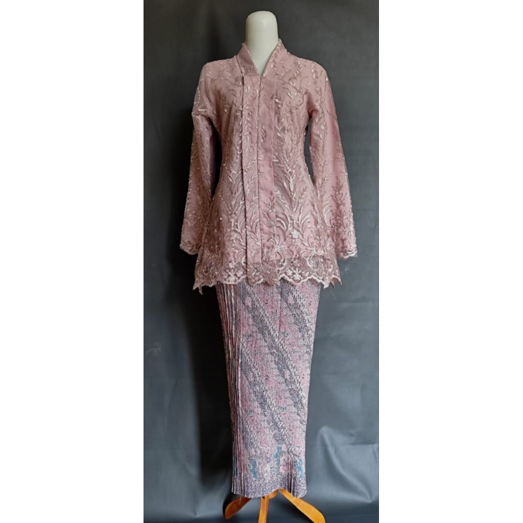Kebaya Wisuda Set Preloved