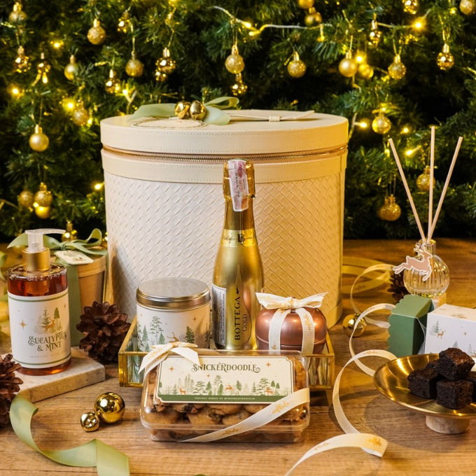 H) Hampers Fudgy Brownie/Handsoap/Tea/Bottega Wine/Reed Diffuser/Apple Candle/Cookies/Set Kartu Ucap