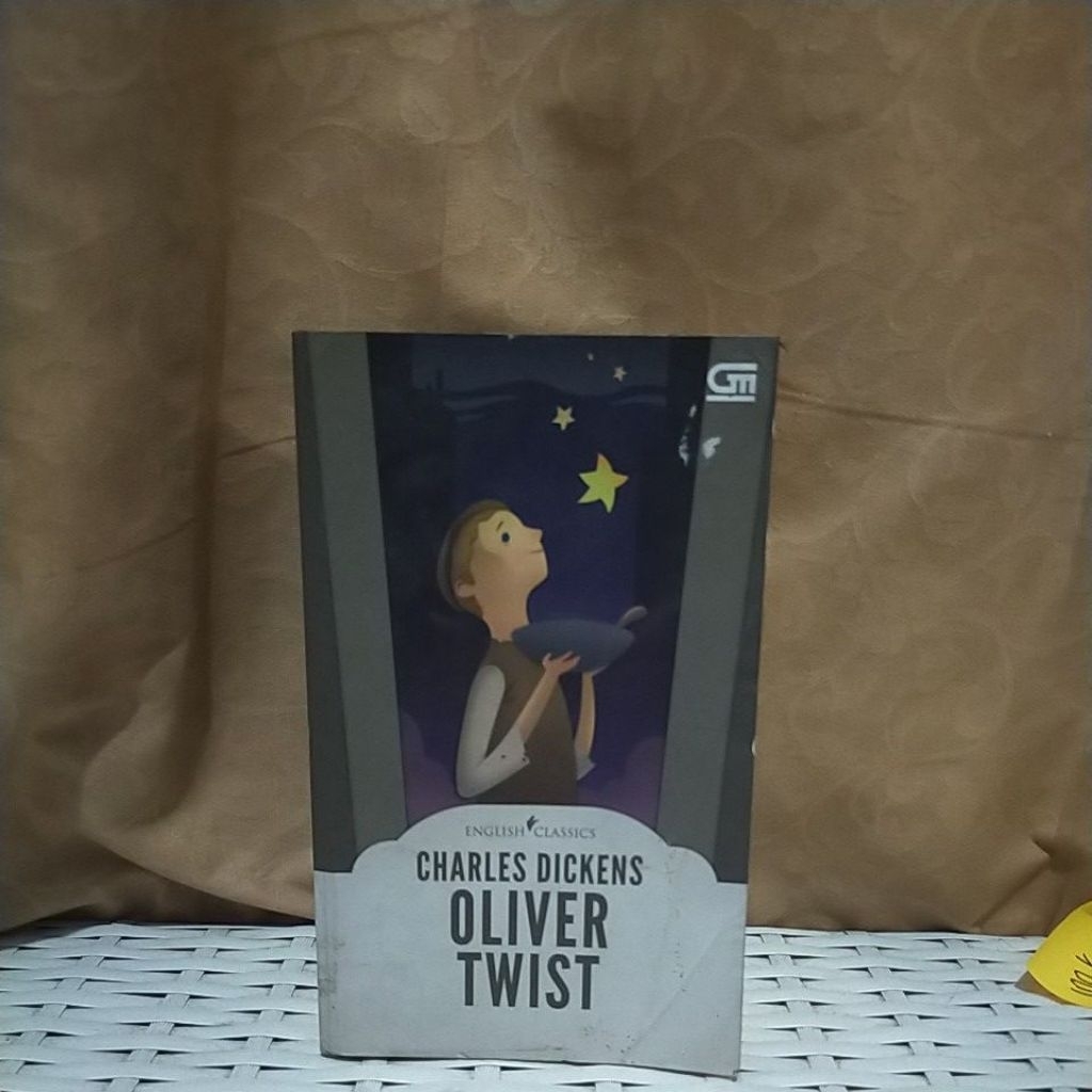 OLIVER TWIST - CHARLES DICKENS