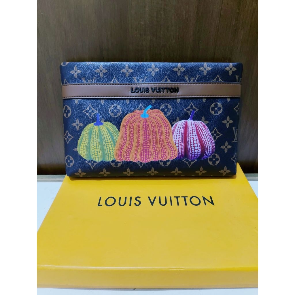 Preloved (Winny Outfit) Clutch LV Elpong - KW