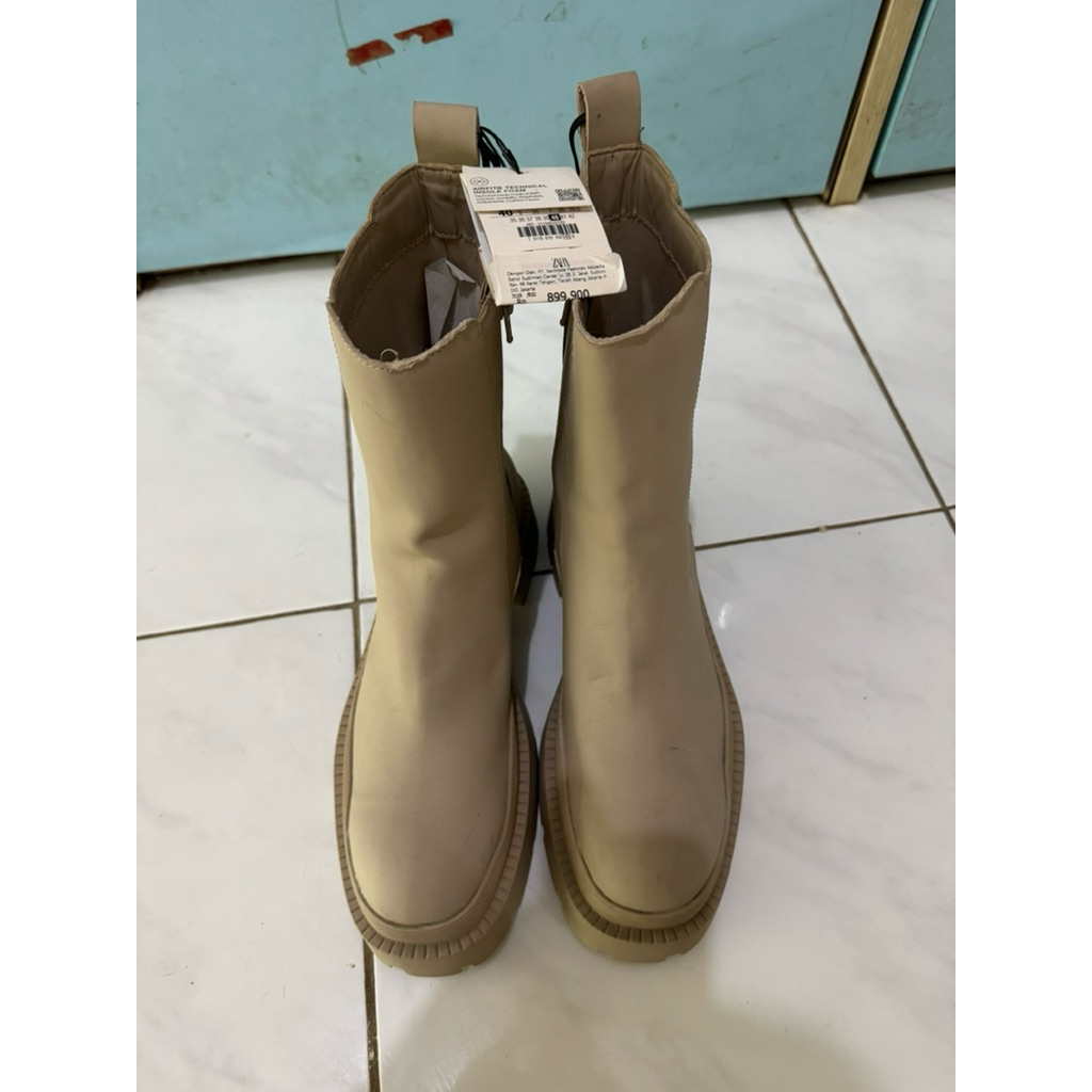 Preloved Zara Cream High Boots Women - Sepatu Wanita