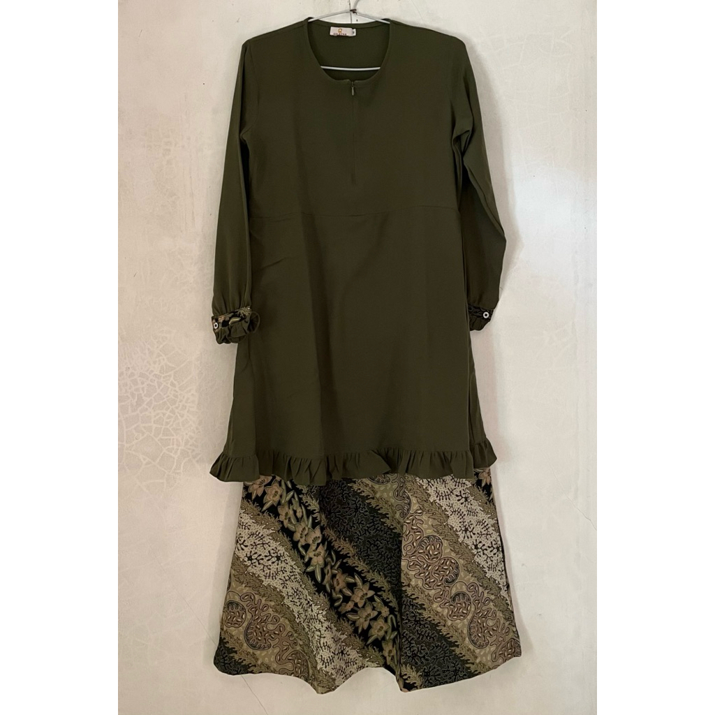 Preloved Gamis Kondangan Baju Kurung Melayu Batik Goldyna