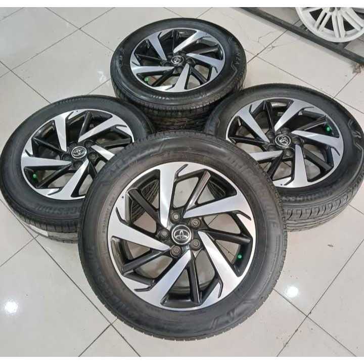 Velg Mobil Bekas Oem Toyota Rush Ring 17x6,5 Holo 5x114 + Bs 215 60 R17 Cocok inova terios DLL