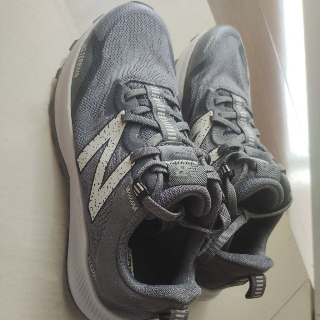 new balance size 41.5  insole 26 CM preloved all terrain