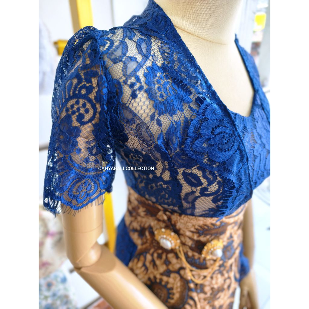 Kebaya Brokat Warna Navy | Lengan Pendek Kupu