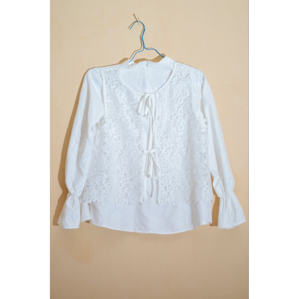 "Aurelia" Lace Blouse - Blus Putih Panel Brokat Tali-preloved hijabchic