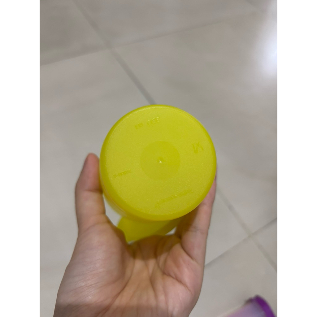 Tupperware gelas ada tutup