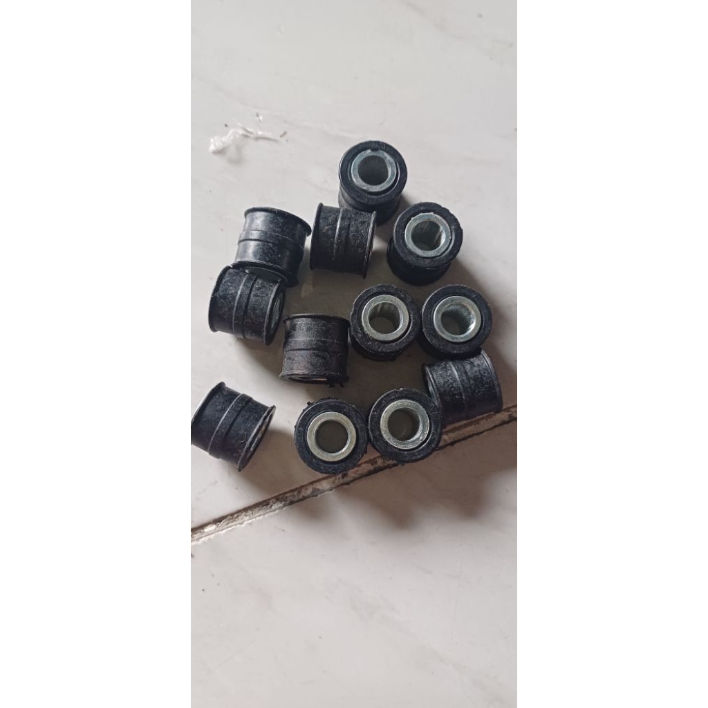 karet shock belakang bagian  atas vario,beat,revo abs karet rata