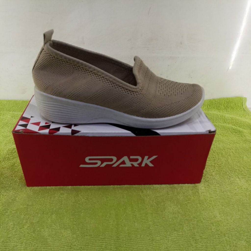 Spark sepatu wanita slip on camel