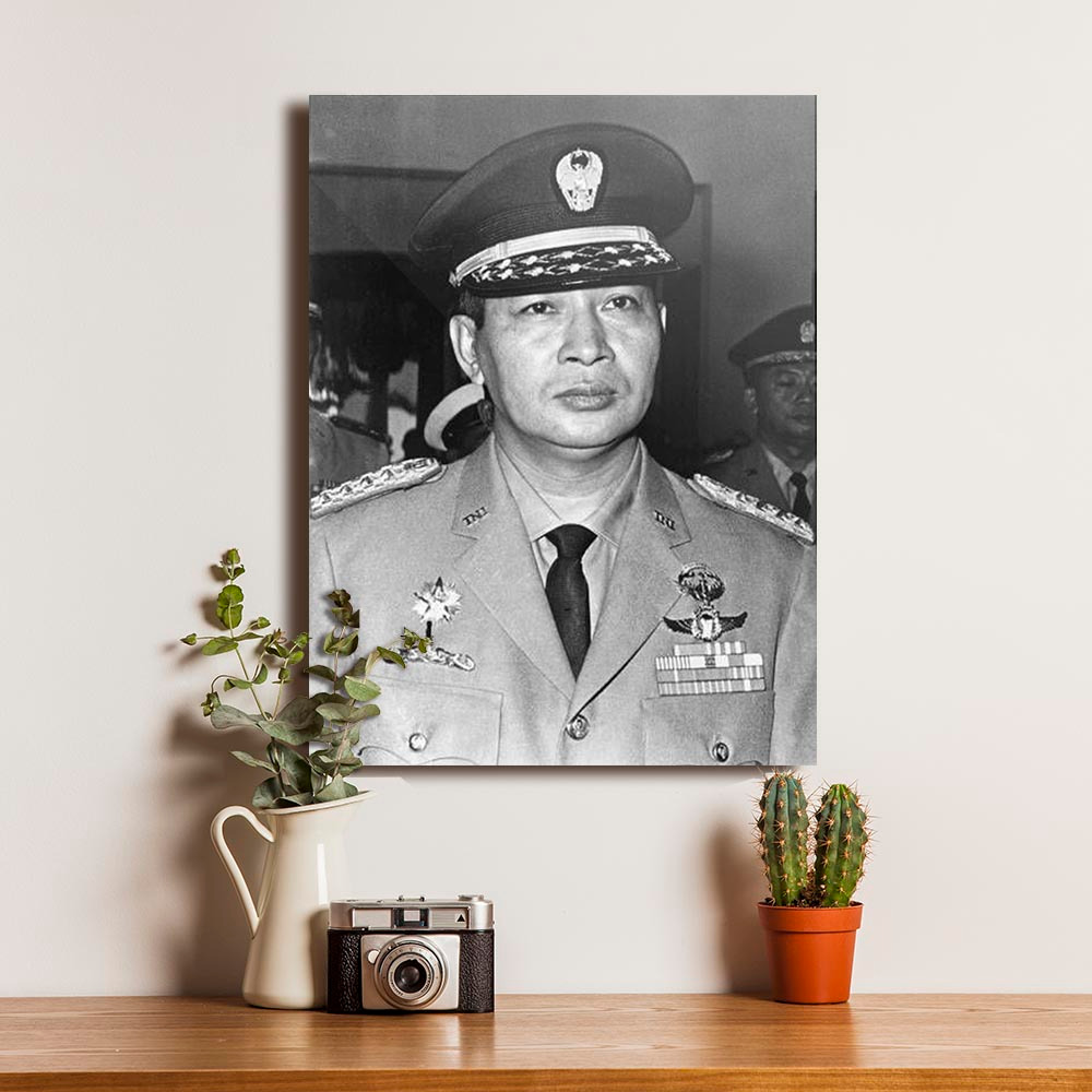 Poster Suharto Soeharto Dekorasi Hiasan Dinding Pajangan Bingkai Kayu Vintage