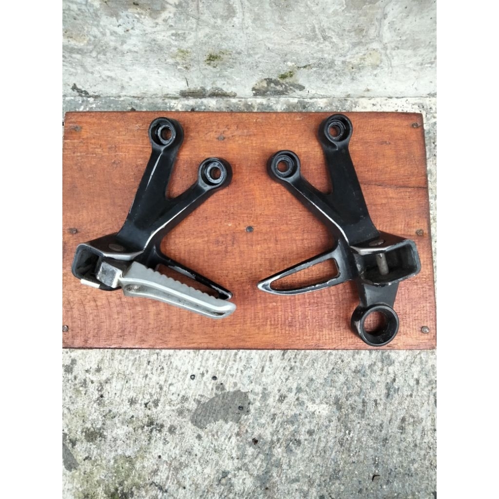 Step Breket Footstep Pijakan Belakang Suzuki Satria F FU Karbu Second Original