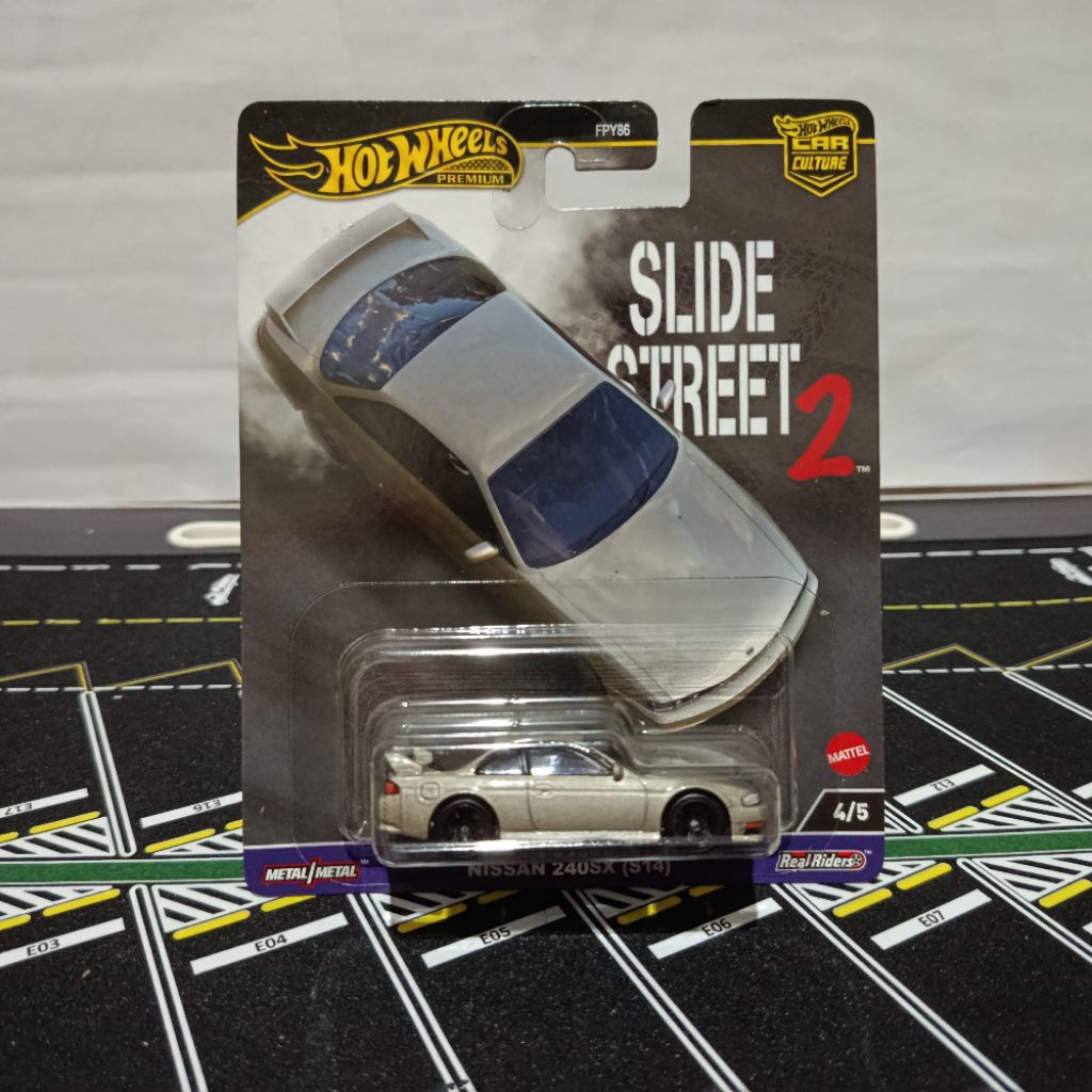Hot Wheels Premium Nissan 240sx (S14)