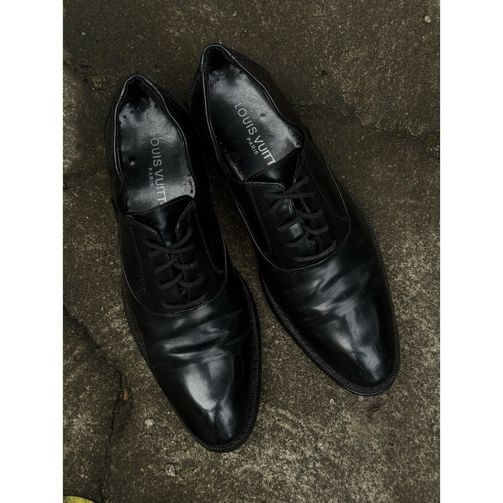 sepatu Louis Vuitton original