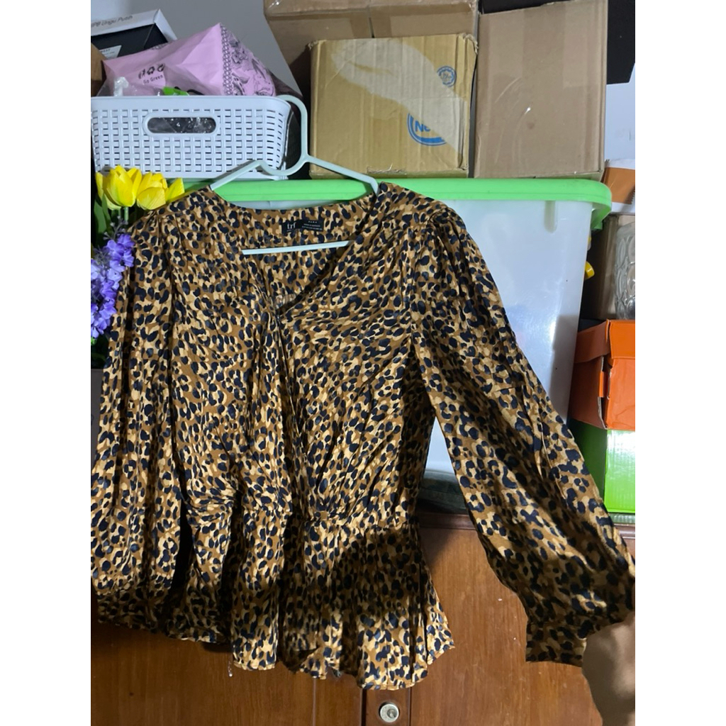 zara made in morocco leopard blouse size S XS kimono vneck v neck