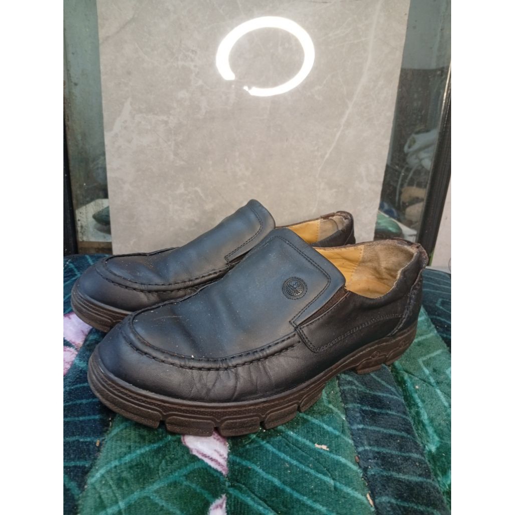 sepatu second branded kulit slip on