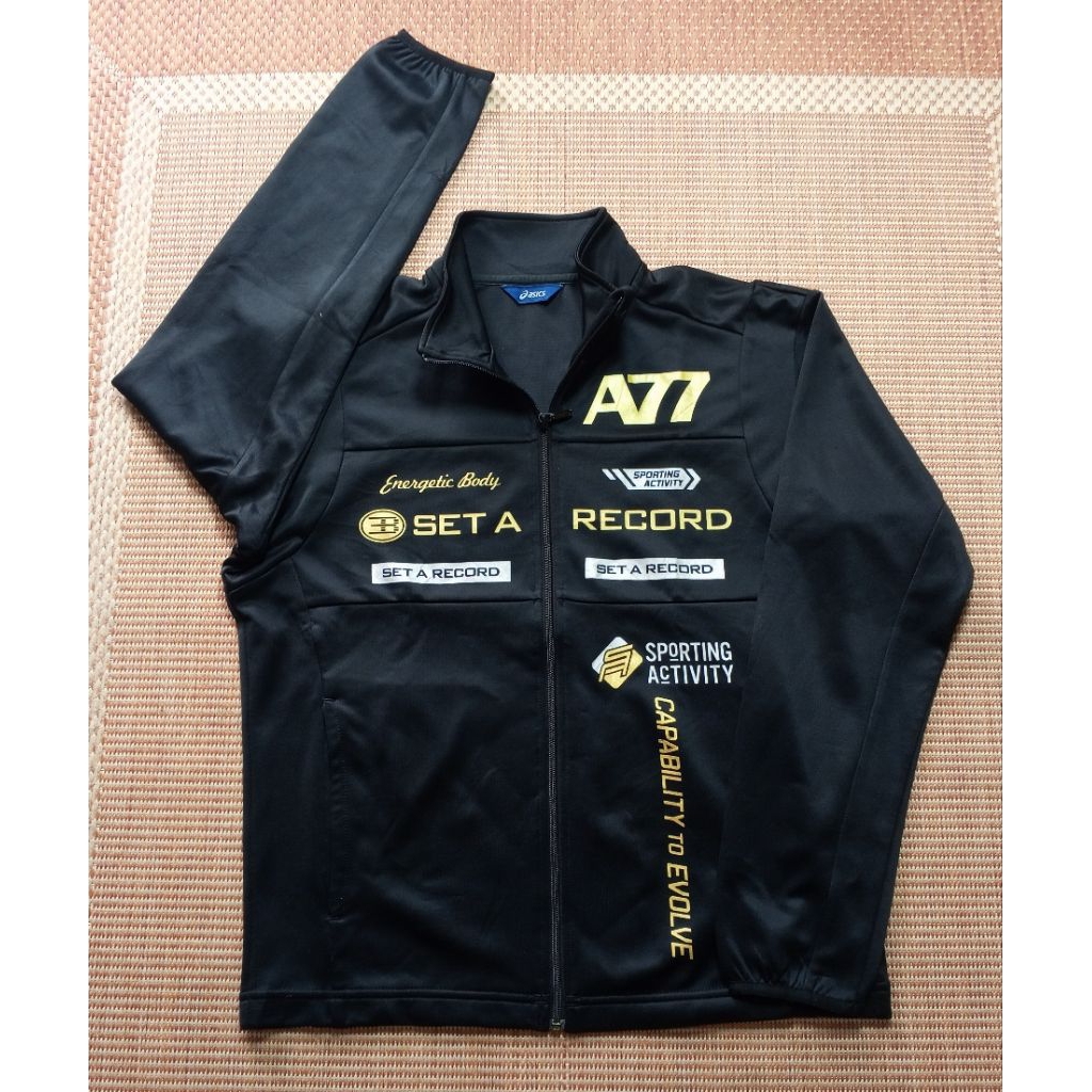 Jaket Asics A77 warna hitam tracktop outdoor unisex