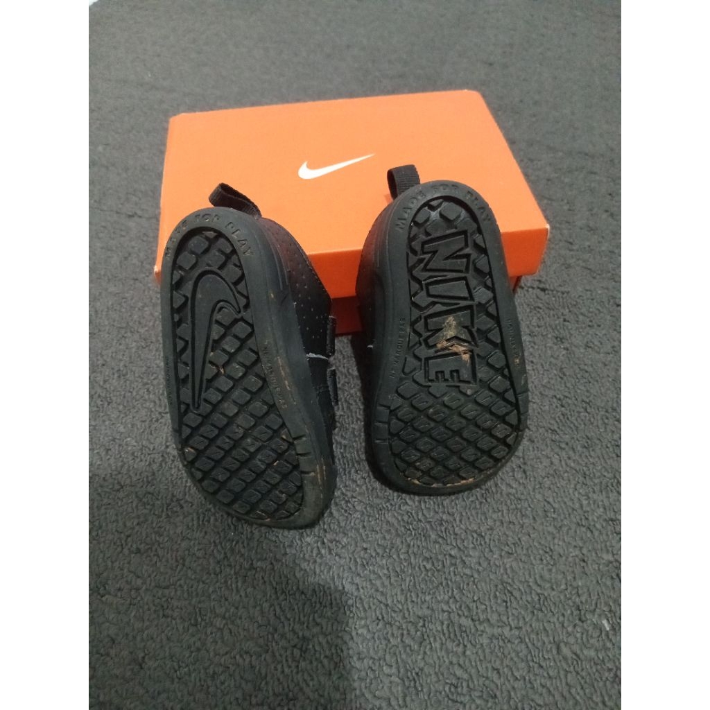 Preloved sepatu bayi nike