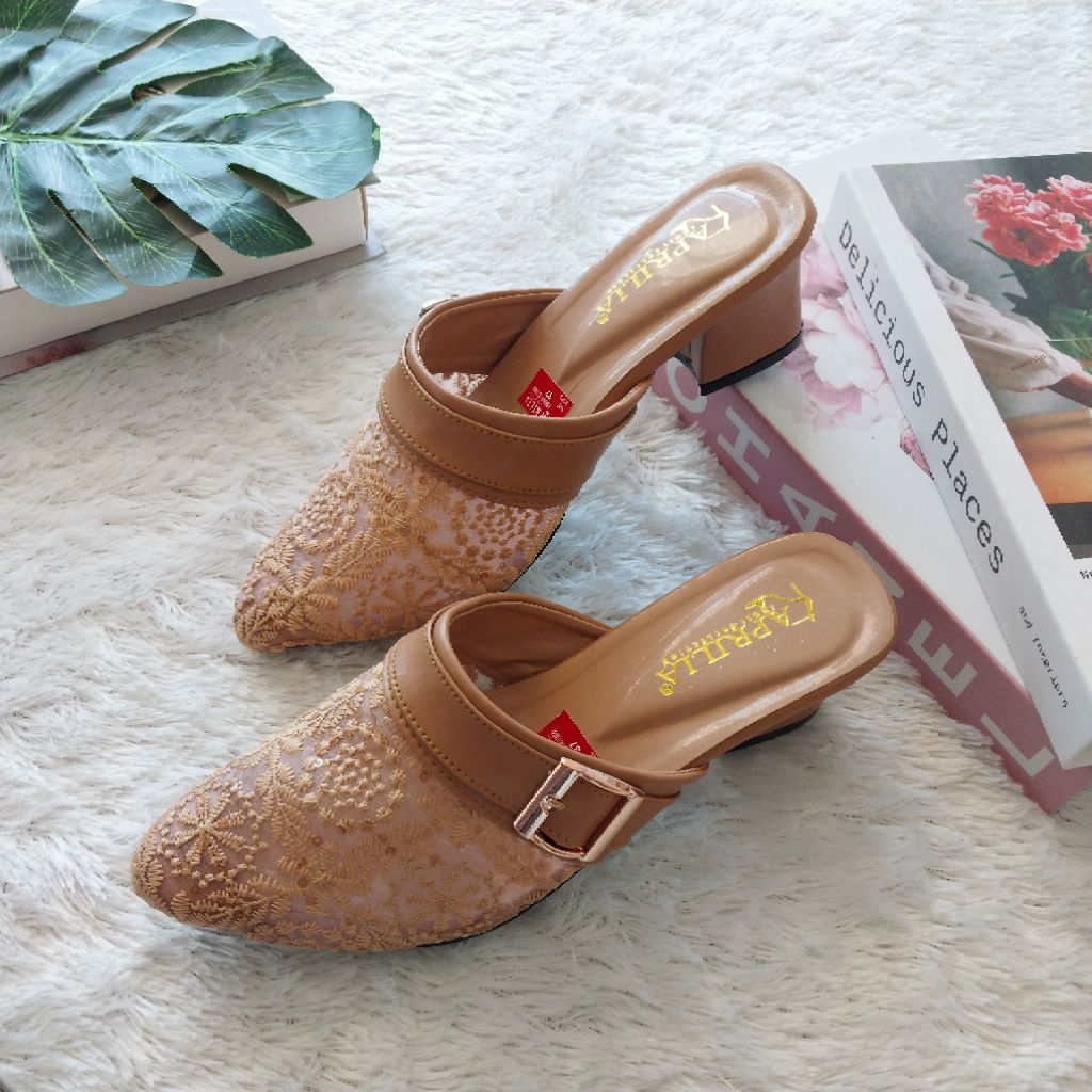 Aprilia heels brukat gesper 5 cm | sandal brukat wanita kekinian | heels gesper brukat | sendal selo