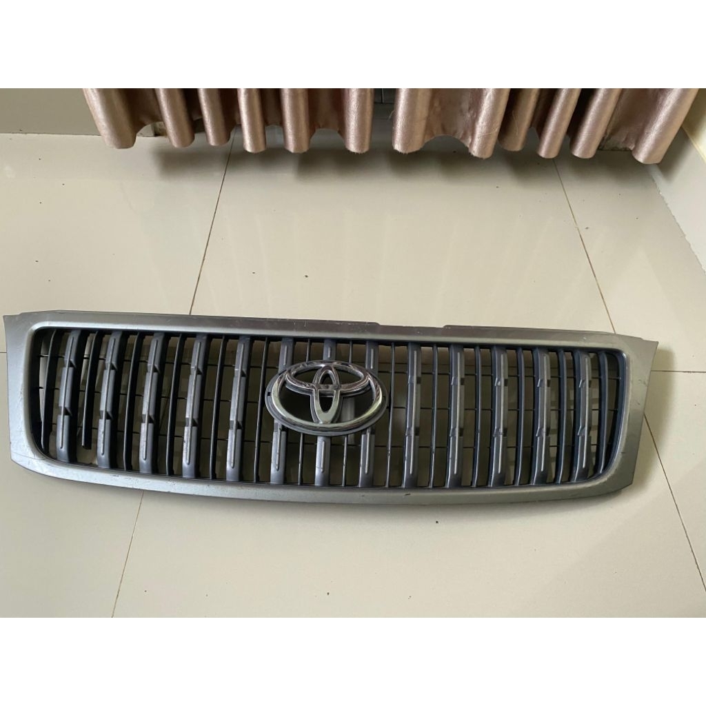 Grill gril lambang depan Toyota kijang kapsul lgx 2003 2004