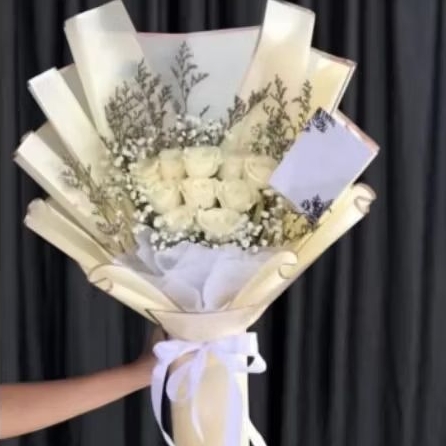 HUNDBUKET ROSE PUTIH VARIASI BABY BREATH DAN CASPEA // BOUQUET BUNGA I10