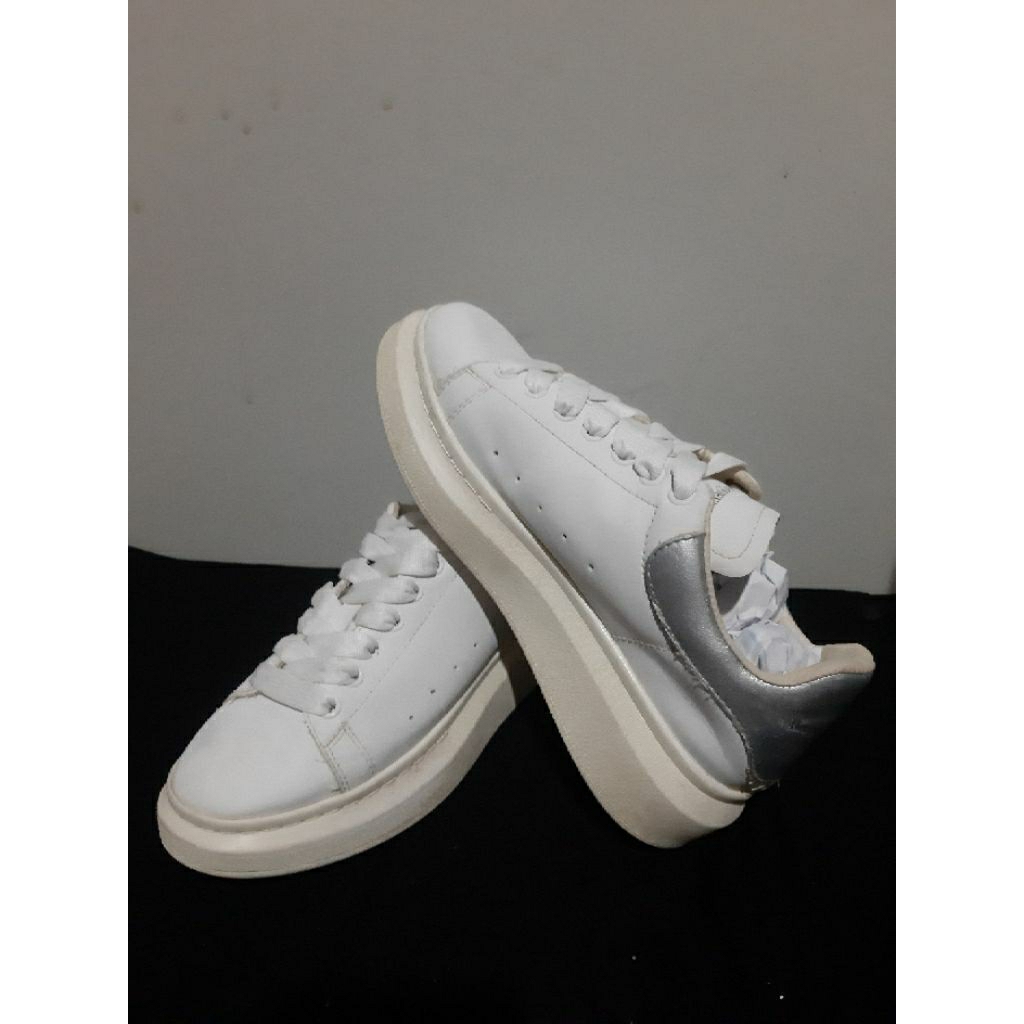 sepatu sneaker alexander mcqueen warna putih size 38,5 insole 23.5 - 24 cm preloved/seken/second/bek