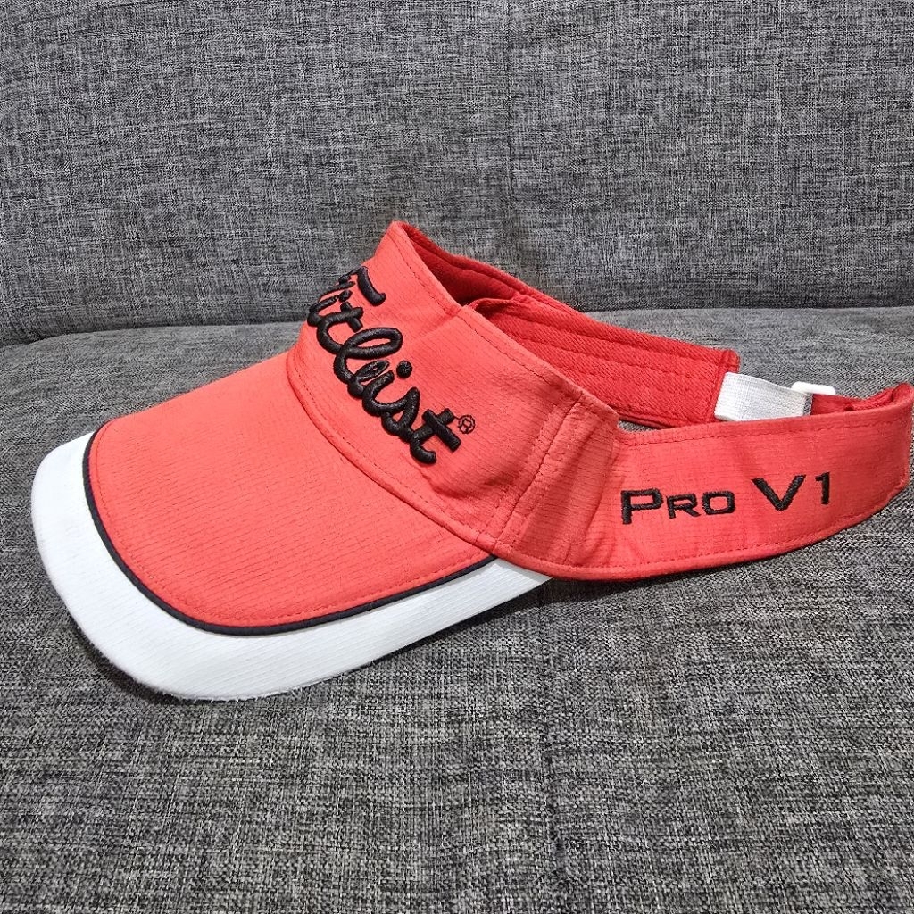 topi golf visor Titleist red white, with special emblem Titleist original