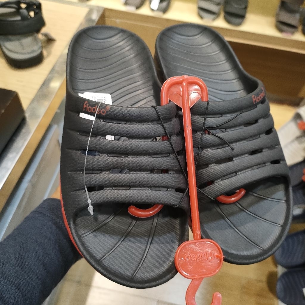 Sandal Karet pria Selop Fladeo