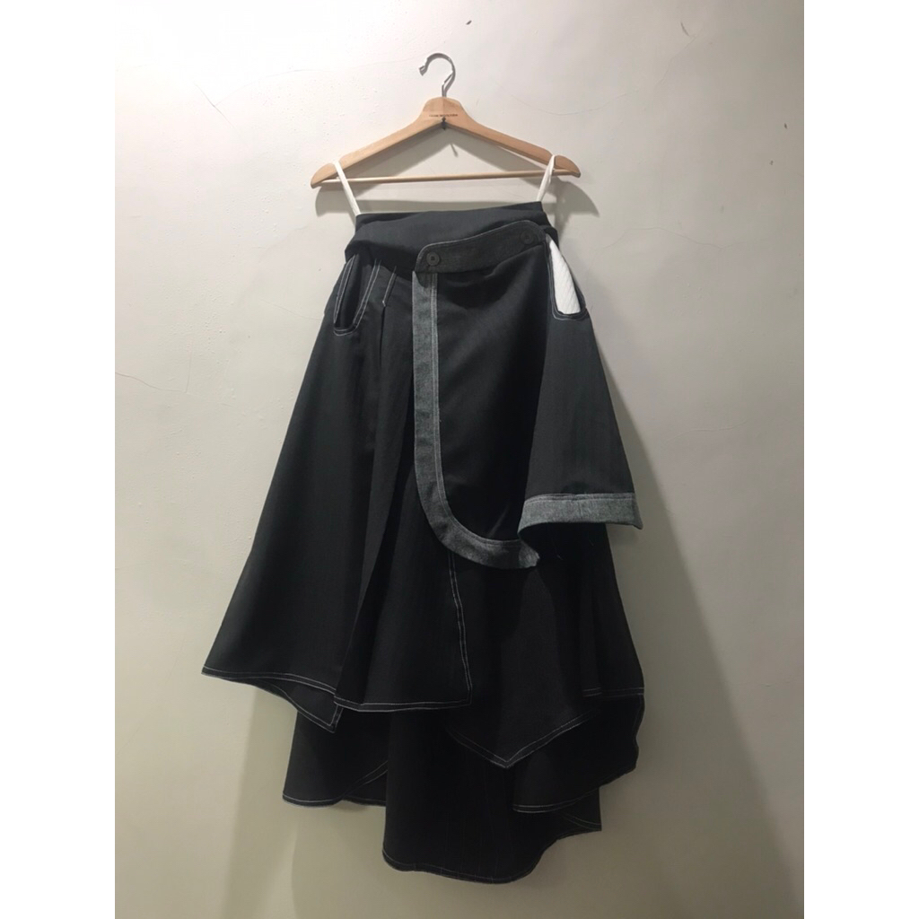 OLINE WORKROBE - KAZUKI MIDI SKIRT IN BLACK