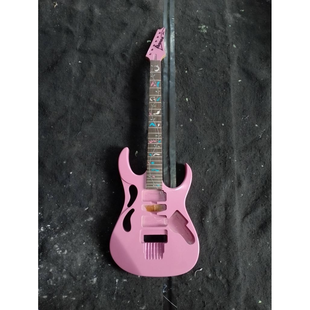 GITAR ELEKTRIK CUSTOM WARNA PINK - GITAR ELEKTRIK CUSTOM IBANEZZ