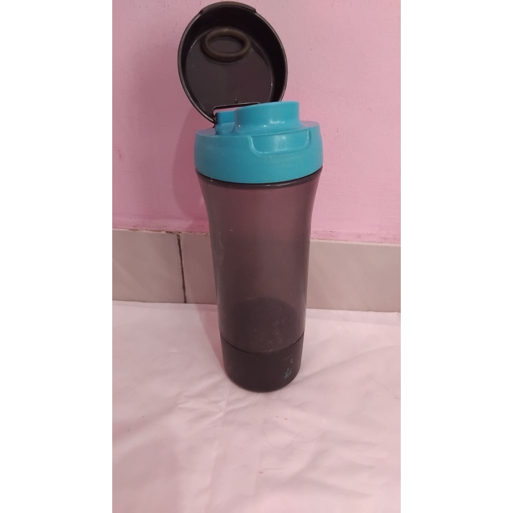 BOTOL ANAK LAKI² / BOTOL HITAM TUPPERWARE