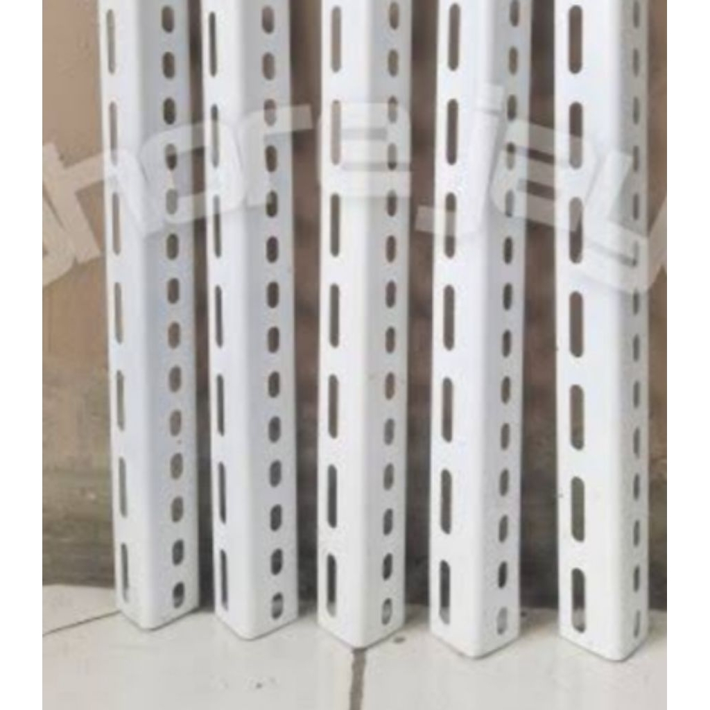 Besi Siku Lubang tebal 2MM x 3 Meter, 1 batang Warna Putih