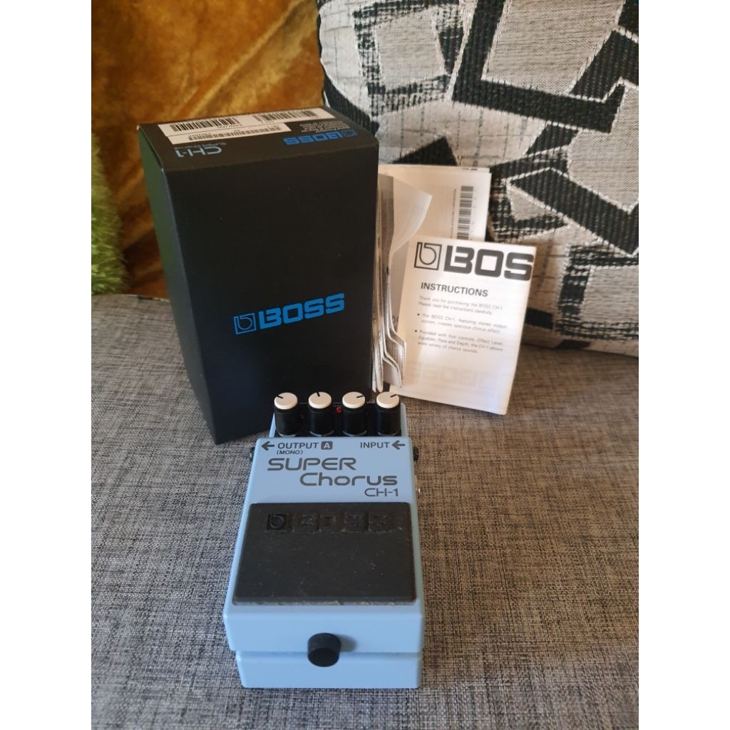 Efek gitar BOSS Super Chorus (second)