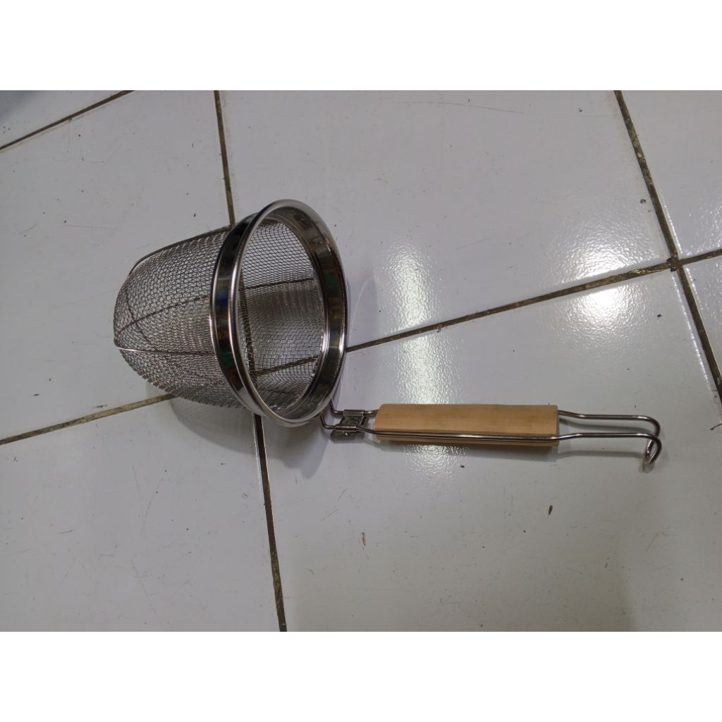 saringan mie kocok/saringan mie ayam stainless gagang kayu