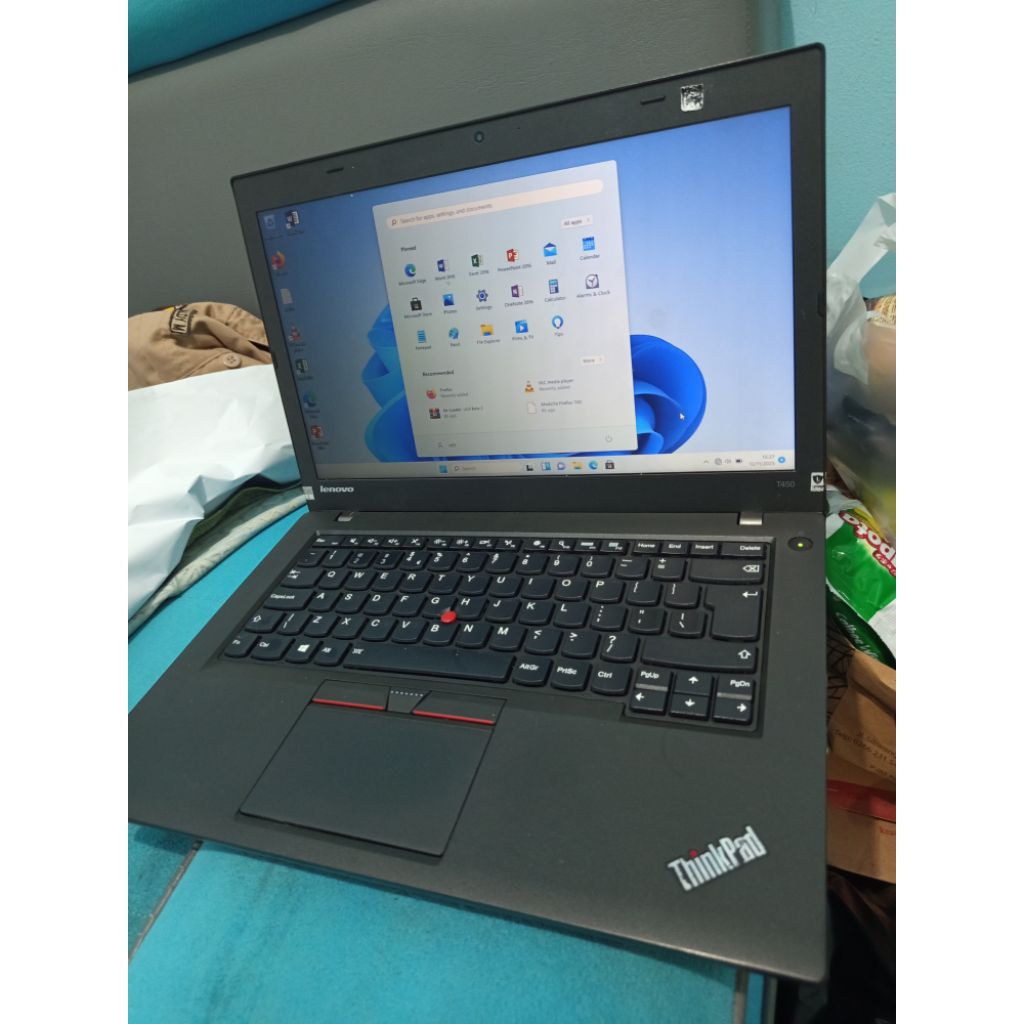 Laptop Lenovo Thinkpad T450 Core i5 Ram 8gb/SSD + hardisk external. Windows 11