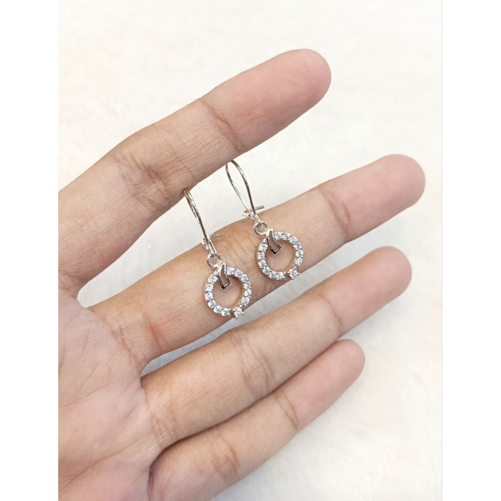 Anting Putih Aksesoris Model Terkini