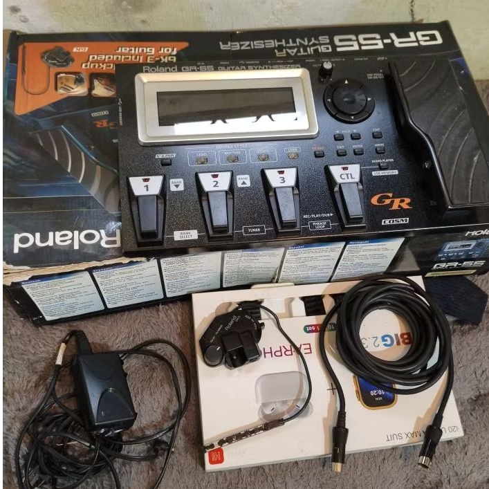 ROLAND GR-55  guitar sythesizer