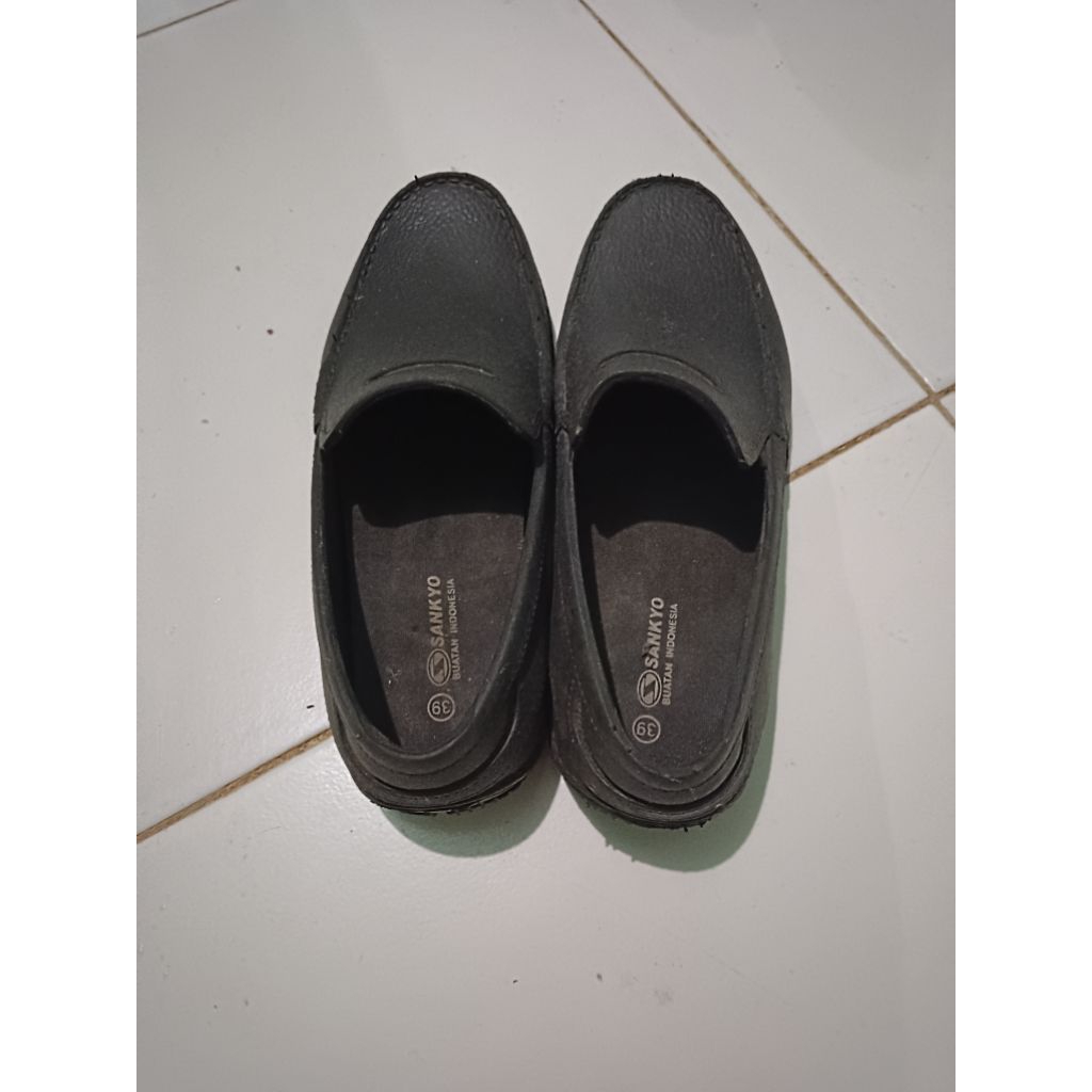 Preloved Sepatu Pria