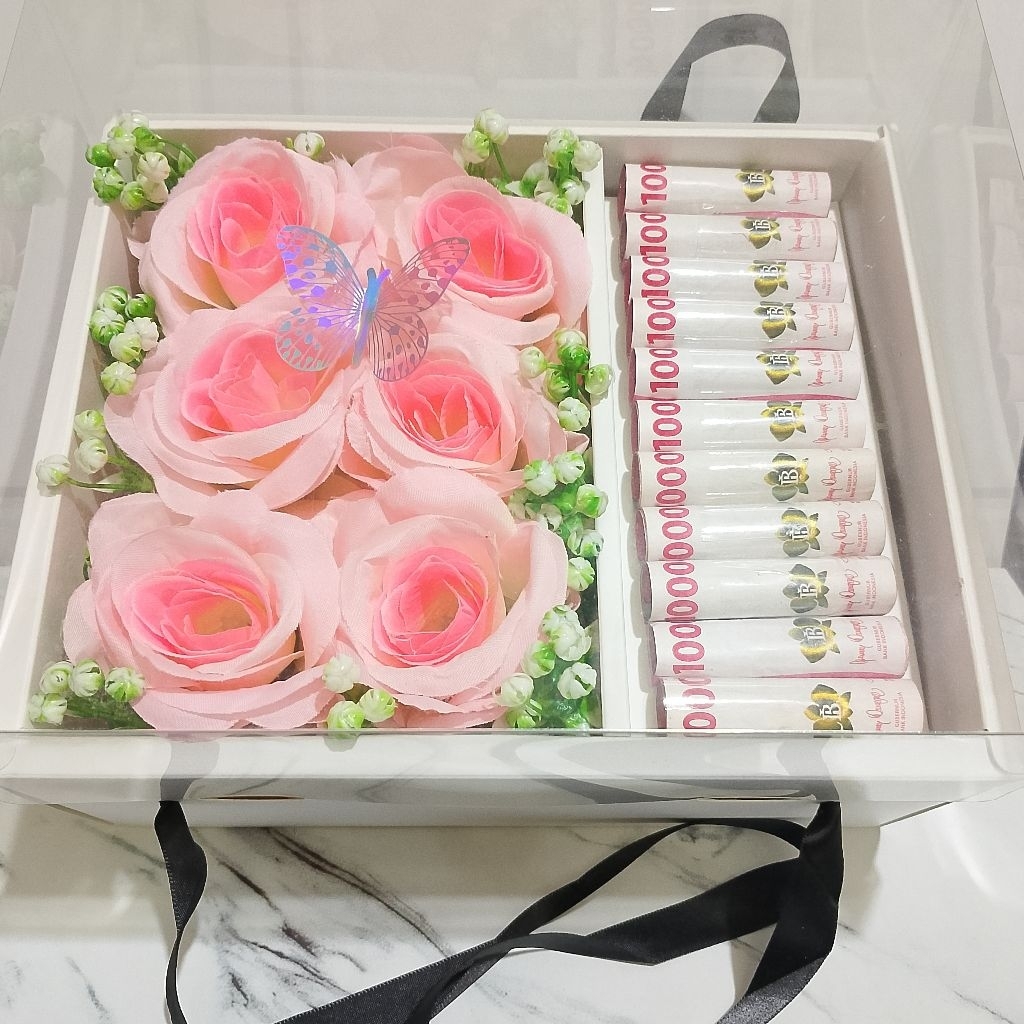 Hampers money box untuk simbolis hadiah lamaran tunangan