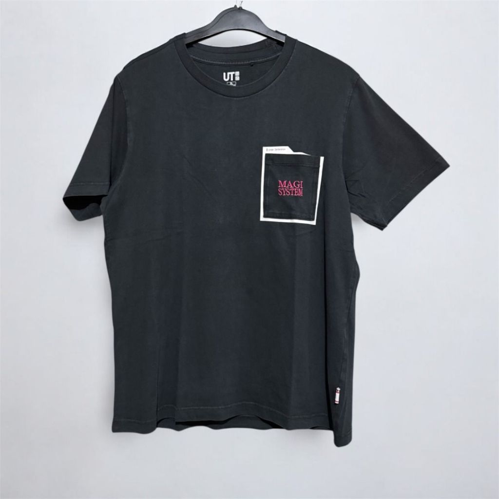 UNIQLO x Evangelion “MAGI SYSTEM” Graphic Print | kaos UT Pocket / kantong Rp 70,000